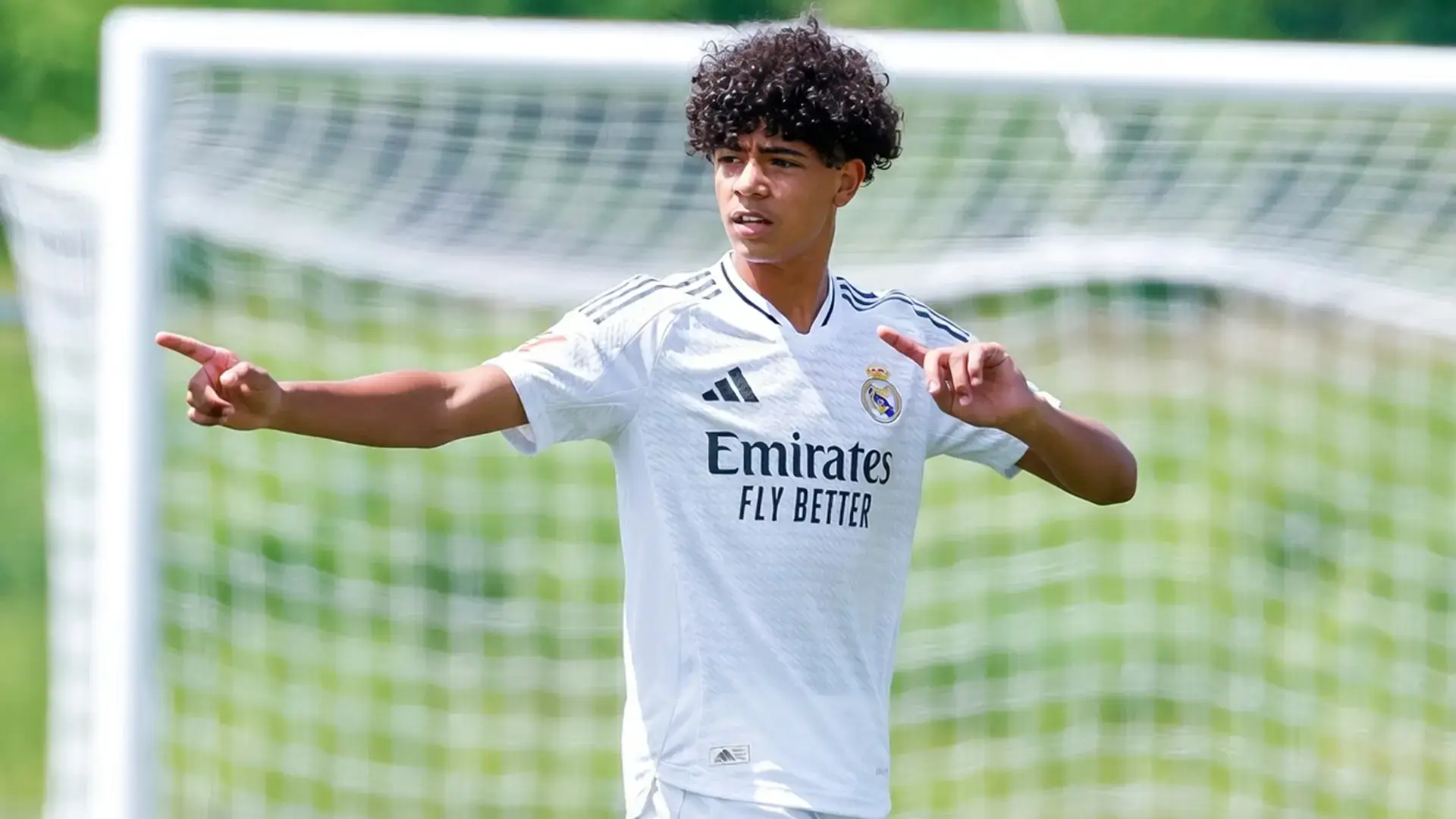 Cristiano Jr trở lại Valdebebas đầy cảm x&uacute;c.