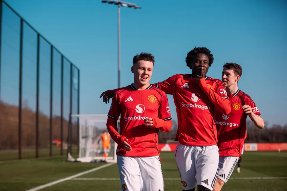 Carrington nu&ocirc;i dưỡng giấc mơ Quỷ đỏ tương lai.