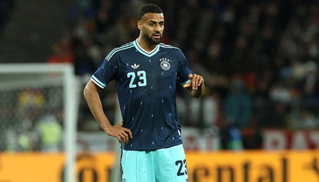 Josha Vagnoman (Thay Stiller, ph&uacute;t 60) &ndash; 3 điểm: Một m&agrave;n tr&igrave;nh diễn thảm họa khi anh để Derrick K&ouml;hn dễ d&agrave;ng vượt qua, dẫn đến b&agrave;n thua của đội nh&agrave;. Vagnoman thi đấu thiếu tập trung v&agrave; kh&ocirc;ng đ&oacute;ng g&oacute;p được g&igrave; cho lối chơi chung.