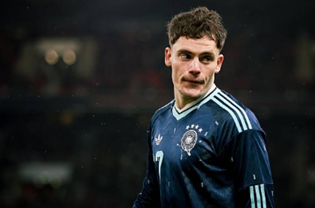 Tiền vệ c&aacute;nh tr&aacute;i: Florian Wirtz &ndash; 6.5 điểm Wirtz cho thấy nh&atilde;n quan sắc b&eacute;n với đường chuyền sớm cho Havertz v&agrave; li&ecirc;n tục t&igrave;m kiếm khoảng trống giữa c&aacute;c tuyến của Ghana. Anh đ&atilde; đưa được b&oacute;ng v&agrave;o lưới đối thủ nhưng đ&aacute;ng tiếc b&agrave;n thắng kh&ocirc;ng được c&ocirc;ng nhận do lỗi việt vị của đồng đội. Anh rời s&acirc;n nhường chỗ cho F&uuml;hrich ở ph&uacute;t 60.