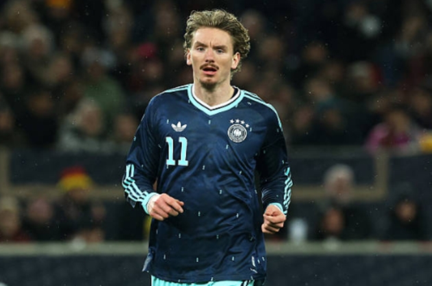 Tiền vệ tấn c&ocirc;ng: Nick Woltemade &ndash; 4 điểm Một trận đấu k&eacute;m duy&ecirc;n của cầu thủ trẻ n&agrave;y khi anh bỏ lỡ cơ hội ngon ăn từ sớm v&agrave; đứng sai vị tr&iacute; dẫn đến b&agrave;n thắng bị từ chối của Wirtz. Woltemade c&ograve;n c&oacute; một c&uacute; dứt điểm tr&uacute;ng cột dọc trong hiệp hai. Điểm s&aacute;ng duy nhất l&agrave; khả năng hỗ trợ ph&ograve;ng ngự trong c&aacute;c quả phạt cố định. Anh rời s&acirc;n ở ph&uacute;t 78.