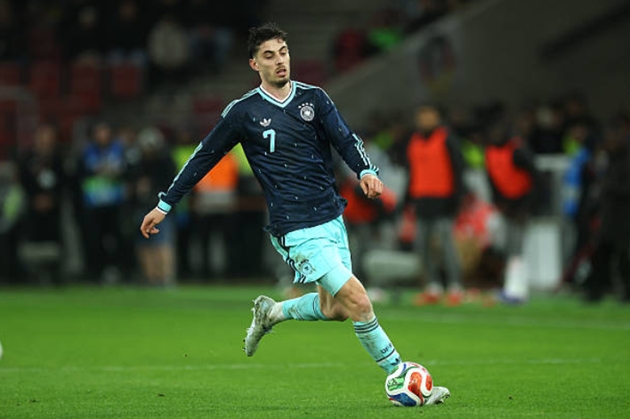 Tiền đạo: Kai Havertz &ndash; 7 điểm Havertz l&agrave; điểm s&aacute;ng nhất tr&ecirc;n h&agrave;ng c&ocirc;ng trong hiệp thi đấu thứ nhất với khả năng kết nối lối chơi tuyệt vời. Anh thực hiện một c&uacute; đ&aacute; phạt tr&uacute;ng cột dọc trước khi dứt điểm lạnh l&ugrave;ng tr&ecirc;n chấm 11m để mở tỷ số trận đấu ở ph&uacute;t 45, đ&acirc;y cũng l&agrave; t&igrave;nh huống cuối c&ugrave;ng của anh trước khi rời s&acirc;n.