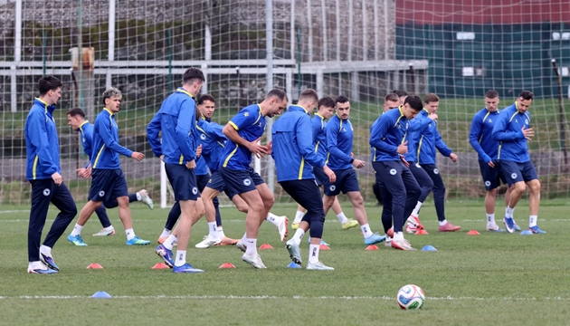 Đội tuyển Bosnia tập luyện.