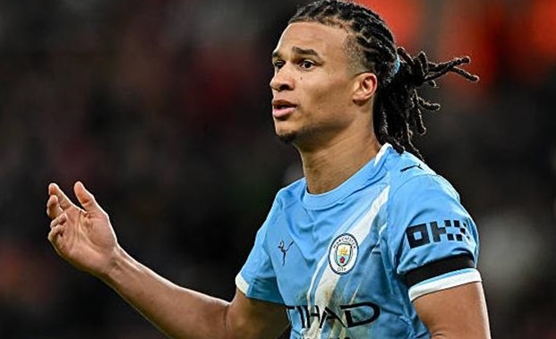 Ake đứng trước những đồn đo&aacute;n về khả năng chia tay Man City.