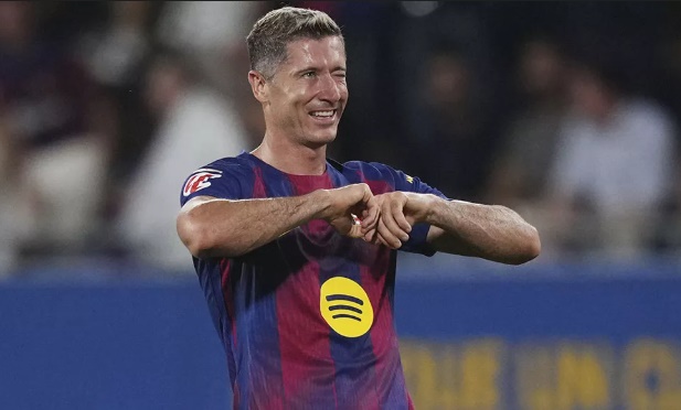 Barca đang t&igrave;m kiếm nh&acirc;n tố thay thế Lewandowski.