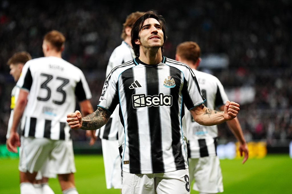Sandro Tonali được li&ecirc;n kết chuyển nhượng tới nhiều &ocirc;ng lớn nước Anh.