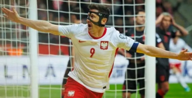 Ảnh bài viết Sức trẻ Gyokeres thách thức bản lĩnh của Lewandowski