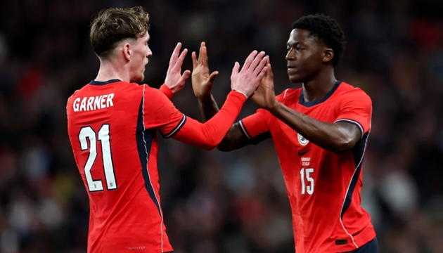 Mainoo sẽ c&oacute; suất đ&aacute; ch&iacute;nh trong đội h&igrave;nh của Thomas Tuchel?