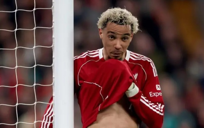 Liverpool đang tự bắn vào chân vì phung phí cơ hội