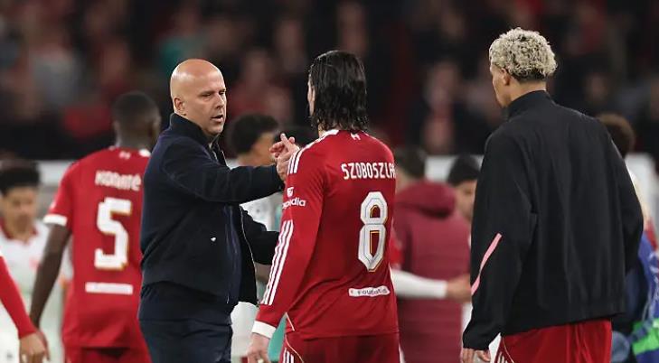 Slot phải sớm sửa chữa điểm yếu của Liverpool.