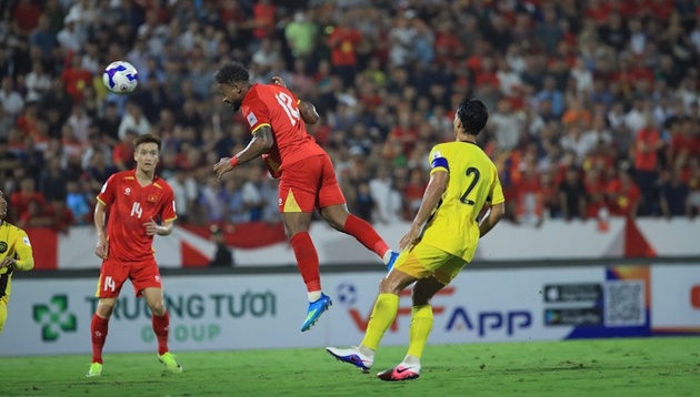 Xu&acirc;n Son lập c&uacute; đ&uacute;p đ&aacute;nh đầu v&agrave;o lưới Malaysia