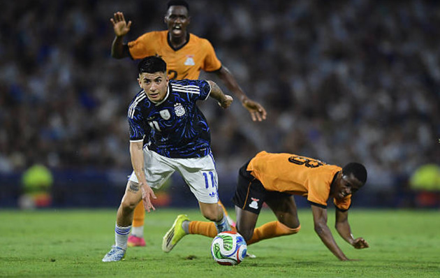 Zambia gần như chỉ biết ph&ograve;ng ngự suốt 90 ph&uacute;t.