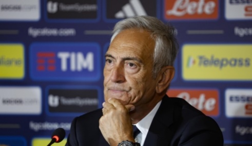 Gravina đang nhận về v&ocirc; v&agrave;n chỉ tr&iacute;ch.