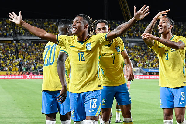 Ảnh bài viết Brazil hạ Croatia sau 10 phút cuối điên rồ