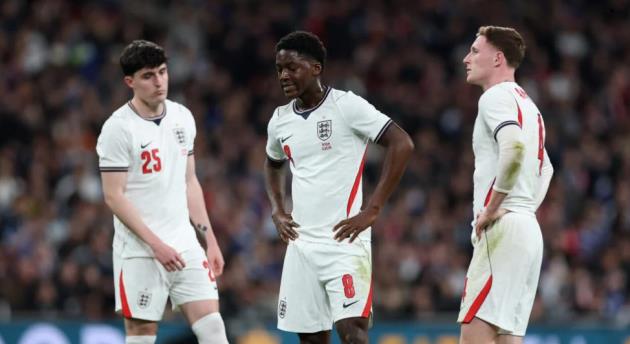 Ảnh bài viết Xem Mainoo đá cặp Anderson ở tuyển Anh, Man Utd nửa mừng nửa lo