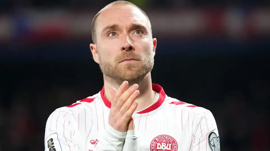 Eriksen đ&atilde; kh&ocirc;ng thể c&ugrave;ng Đan Mạch g&oacute;p mặt tại World Cup./