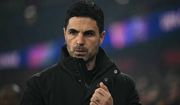 Mikel Arteta v&agrave; Arsenal đối mặt với nhiều chỉ tr&iacute;ch.
