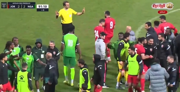 Khung cảnh hỗn loạn sau pha va chạm.