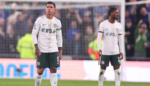 Enzo Fernandez đối mặt với nhiều chỉ tr&iacute;ch tại Chelsea.