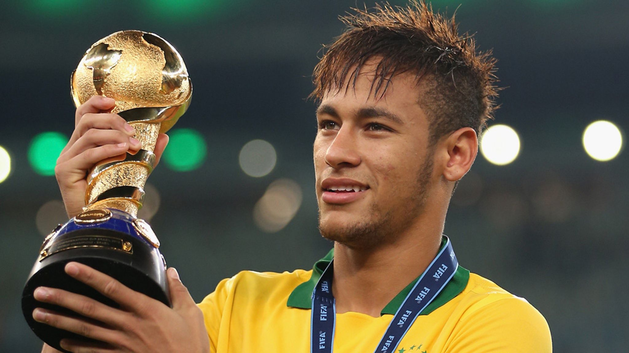 Neymar v&agrave; đỉnh cao năm 2013 rực rỡ.