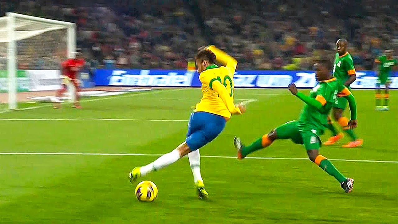 Một nghệ sĩ giữa b&oacute;ng đ&aacute; hiện đại.