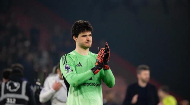 Lammens sớm gây ấn tượng ở Old Trafford.