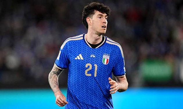 Ảnh bài viết Barca không bỏ Bastoni bất chấp sai lầm ở tuyển Ý