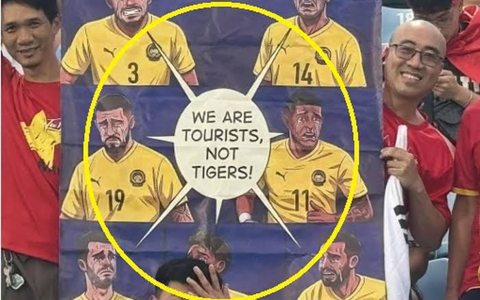 Ảnh bài viết Báo Malaysia ám ảnh tấm biểu ngữ khi thua tuyển Việt Nam