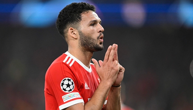 Ch&acirc;n s&uacute;t người Bồ Đ&agrave;o Nha c&oacute; gi&aacute; kh&ocirc;ng hề rẻ.