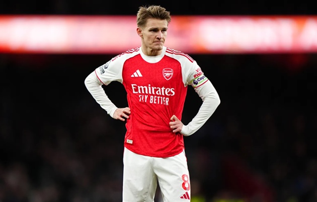 Odegaard rèn luyện bản thân bằng kính VR