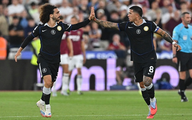 Enzo và Cucurella khiến nội bộ Chelsea dậy sóng