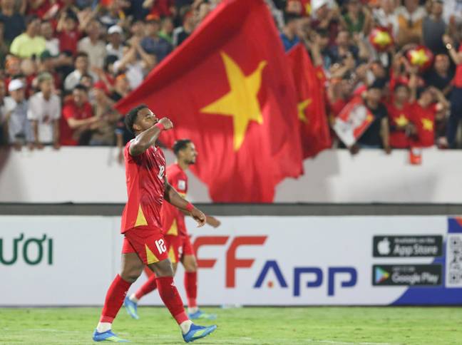 Ảnh bài viết Fan Thái nổ tranh cãi khi ĐTVN dùng dàn sao nhập tịch