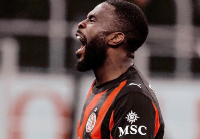 Milan t&igrave;m c&aacute;ch giữ ch&acirc;n Tomori.