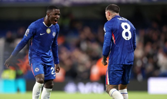 Ảnh bài viết Paul Merson yêu cầu Chelsea đưa Enzo, Caicedo trở lại