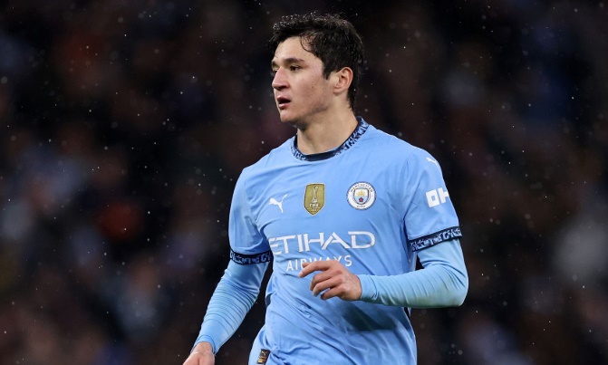 Khusanov l&agrave; hiện tại v&agrave; cả tương lai của h&agrave;ng ph&ograve;ng ngự Man City.