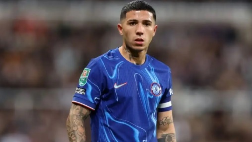 Ảnh bài viết HLV Rosenior trừng phạt Enzo Fernandez vì vi phạm kỷ luật