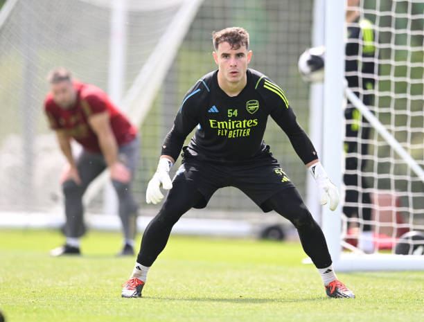 Hillson l&agrave; thủ m&ocirc;n trưởng th&agrave;nh từ l&ograve; đ&agrave;o tạo của Arsenal. 