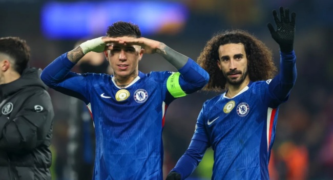 Enzo v&agrave; Cucurella tạo ra s&oacute;ng gi&oacute; nội bộ Chelsea.