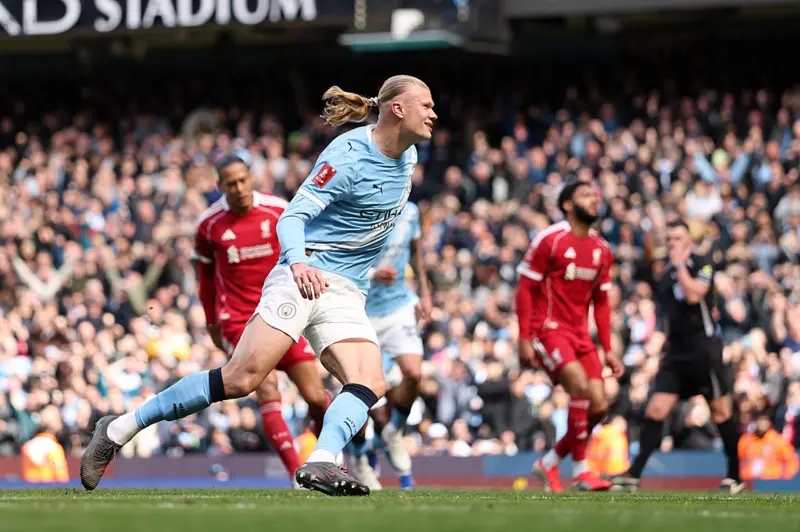 Erling Haaland khai th&ocirc;ng thế bế tắc cho Man City.