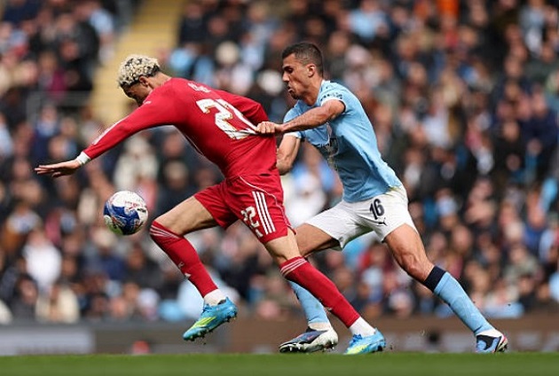 Hugo Ekitike - 7.2: Cầu thủ chơi sáng nhất bên phía Liverpool với những pha di chuyển thông minh. Anh là người mang về quả phạt đền nhưng các đồng đội đã lãng phí.