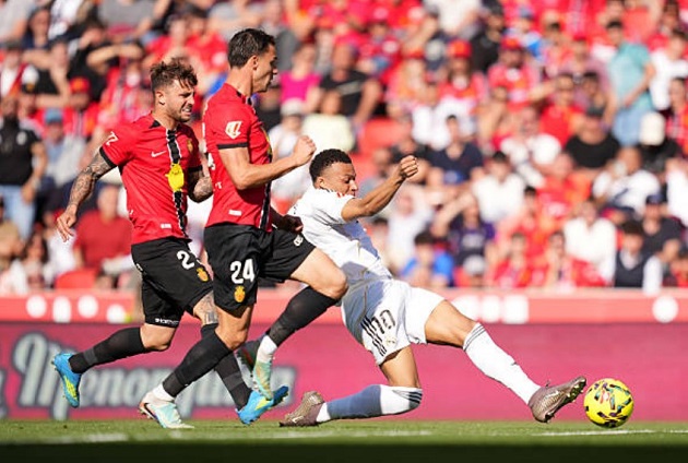 Mbappe b&igrave;nh phục nhưng kh&ocirc;ng thể ghi b&agrave;n tr&ecirc;n s&acirc;n 