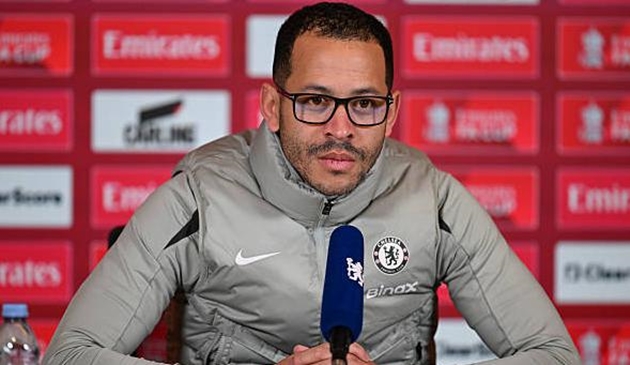 Liam Rosenior khẳng định mối quan hệ tốt đẹp với Enzo Fernandez.