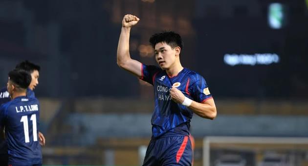 Ảnh bài viết Điểm tin bóng đá Việt Nam 5/4: Đình Bắc chấm dứt 500 ngày tịt ngòi; Quang Hải rời sân bằng cáng