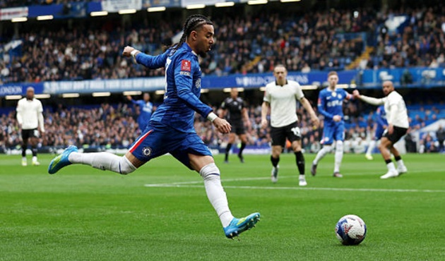 Malo Gusto (7 điểm): Hoạt động năng nổ bên cánh phải, Gusto đóng góp một kiến tạo cho Tosin và tham gia trực tiếp vào bàn thứ ba