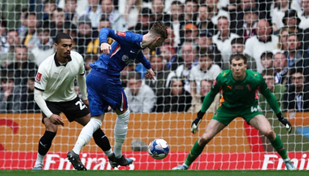 Cole Palmer (7 điểm): Trong lần đầu đeo băng thủ quân, Palmer chơi đầy nỗ lực và sáng tạo. Tuy nhiên, anh có chút kém duyên khi cú dứt điểm của mình bị tính là bàn phản lưới nhà cho Gabriel bên phía Port Vale