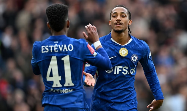 Joao Pedro (8 điểm): Một màn trình diễn đẳng cấp của số 9 với pha dứt điểm tinh tế, nâng tổng số bàn thắng mùa này lên con số 19

Pedro Neto (7 điểm): Cầu thủ Bồ Đào Nha hoàn thành xuất sắc nhiệm vụ quấy rối hành lang cánh phải và tạo ra một pha dọn cỗ cho Joao Pedro