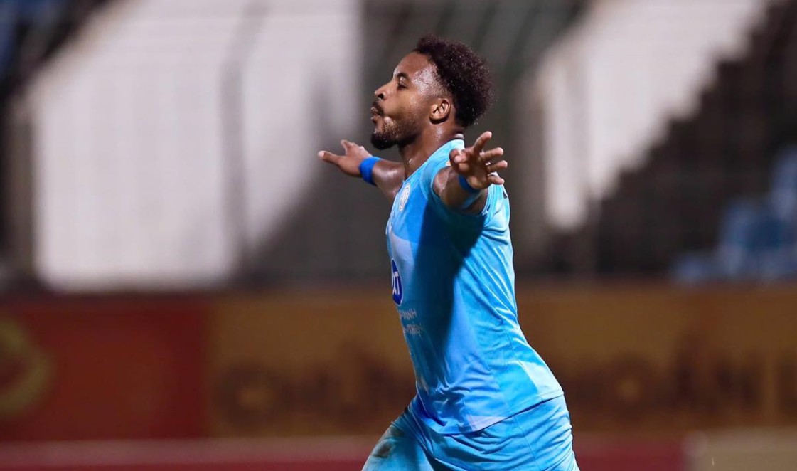 Nguyễn Xu&acirc;n Son đang c&oacute; phong độ tốt trong m&agrave;u &aacute;o Nam Định. Ảnh: CLB Nam Định.