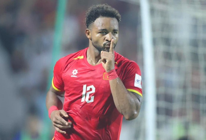 Nguyễn Xu&acirc;n Son vừa ghi b&agrave;n trong trận đấu giữa tuyển Việt Nam v&agrave; Malaysia. Ảnh: CLB Nam Định.