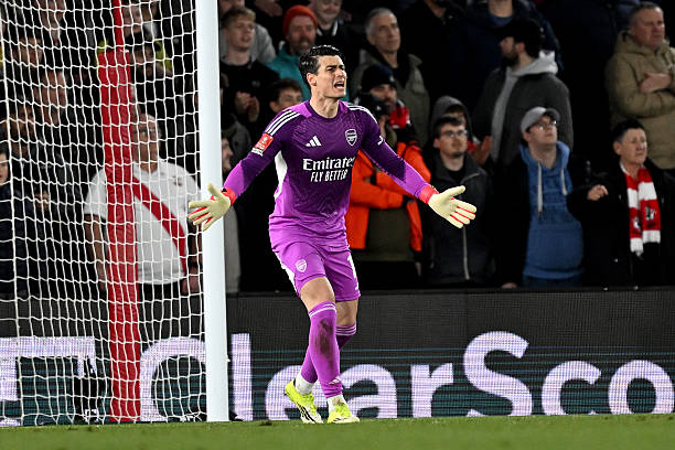 Kepa Arrizabalaga - 5 điểm: Bị khuất phục hoàn toàn bởi tốc độ trong cú sút chìm của Stewart. Có một số tình huống ném bóng và luân chuyển bóng tốt.