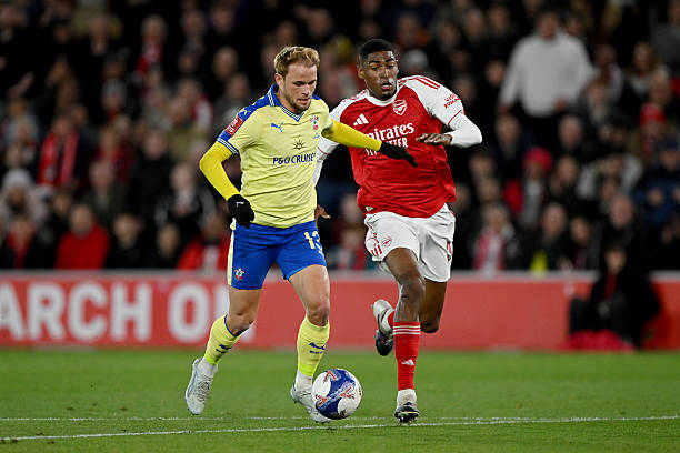 Cristhian Mosquera - 6 điểm: Có một pha tắc bóng xuất sắc để ngăn chặn bàn thua mười mươi từ Scienza. Tuy nhiên, anh lại mắc sai lầm tai hại khi chuyền bóng thẳng vào chân Scienza, nhưng rất may đối thủ đã sút vọt xà.